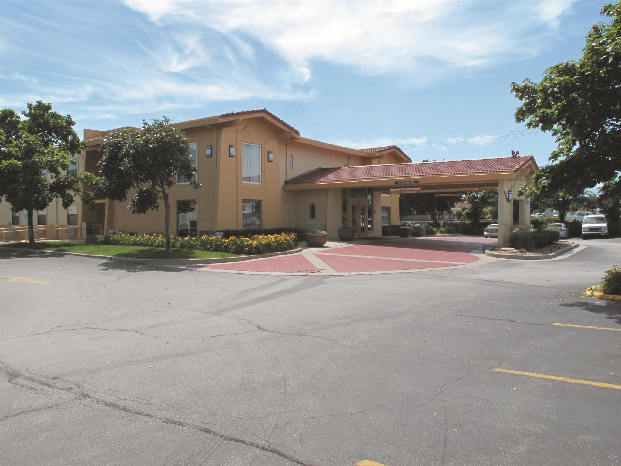 La Quinta Inn By Wyndham Moline Airport Экстерьер фото